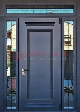 Черная металлическая дверь с фрамугой и филенкой ДФГ-19 в Саратове
