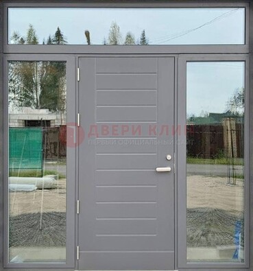 Серая стальная дверь с панелью МДФ и стеклянными фрамугами ДФГ-28 в Саратове
