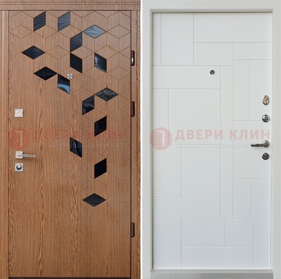 Коричневая металлическая дверь МДФ внутри белого цвета ДМ-256 в Саратове