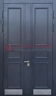 Черная двухстворчатая дверь для улицы с МДФ ДМ-535 в Саратове