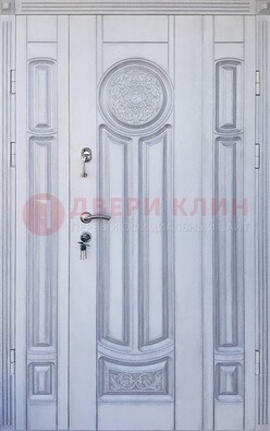Белая двухстворчатая дверь с массивом дуба ДМД-72 в Саратове