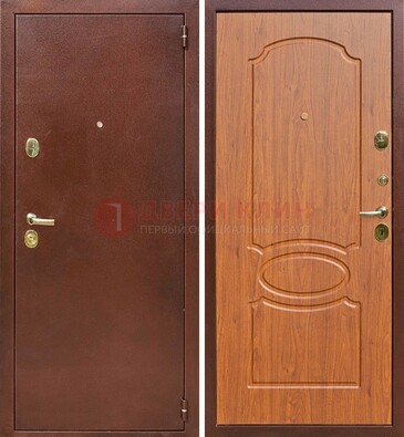Коричневая стальная дверь с порошковым напылением ДП-137 в Саратове