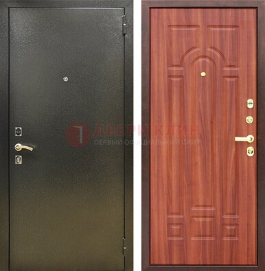 Входная темно-серая дверь с порошковой отделкой и МДФ Миланский орех ДП-281 в Саратове