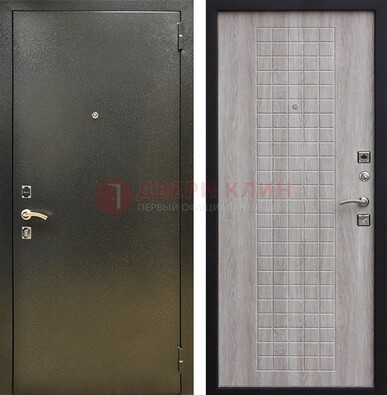 Железная темная дверь с порошковым покрытием и филенчатой МДФ ДП-297 в Саратове
