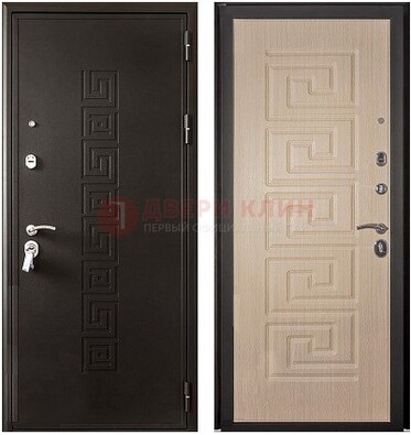 Коричневая стальная дверь с порошковым напылением с дизайном ДП-37 в Саратове