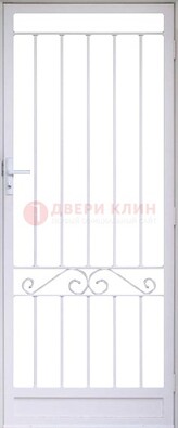Белая стальная решетчатая дверь с волютами ДР-30 в Саратове
