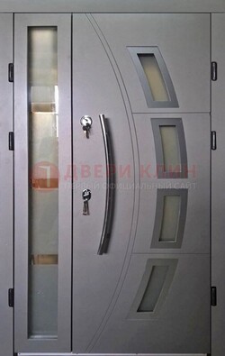 Серая железная дверь для дома со стеклом ДС-17 в Саратове