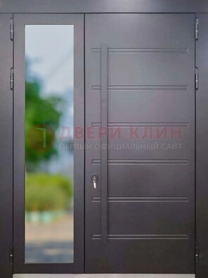 Чёрная двухстворчатая металлическая дверь со стеклом ДС-60 в Саратове