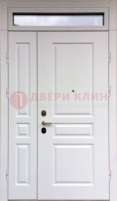 Белая двухстворчатая металлическая дверь со стеклом ДС-63 в Саратове