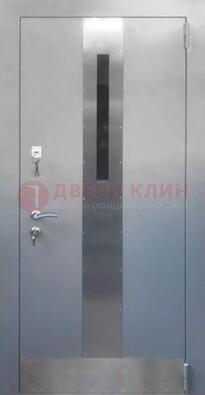 Серая металлическая дверь со стеклом ДС-74 в Саратове