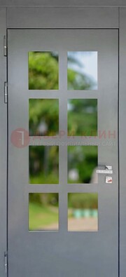 Серая металлическая дверь со стеклом ДС-78 в Саратове