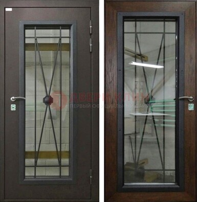 Коричневая железная дверь со стеклом для частного дома ДС-8 в Саратове