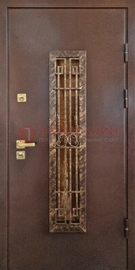 Металлическая дверь с порошковым напылением со стеклом и ковкой ДСК-110 в Саратове