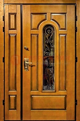 Распашная металлическая дверь со стеклом и ковкой для дома ДСК-152 в Саратове