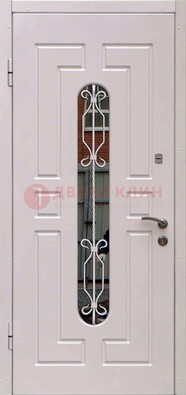 Светлая уличная дверь со стеклом и ковкой для коттеджа ДСК-157 в Химках
