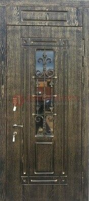 Зеленая входная дверь со стеклом и ковкой ДСК-67 в Саратове