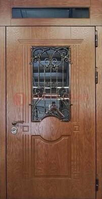 Металлическая входная дверь со стеклом и ковкой для дома ДСК-96 в Саратове