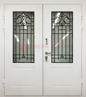 Белая двухстворчатая уличная дверь Винорит со стеклом ДСТ-4 в Саратове