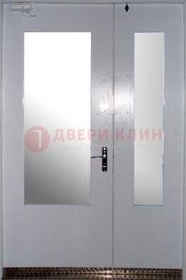 Белая  тамбурная дверь со стеклянными вставками ДТМ-18 в Саратове