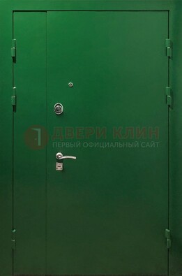 Зеленая распашная тамбурная дверь Порошок ДТМ-47 в Саратове