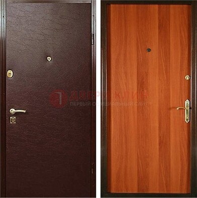 Коричневая металлическая дверь с винилискожей ДВ-20 в Саратове