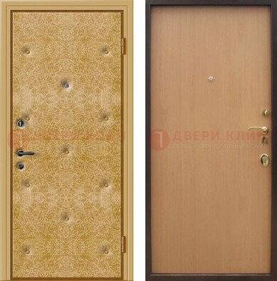 Светлая металлическая дверь с винилискожей ДВ-34 в Саратове