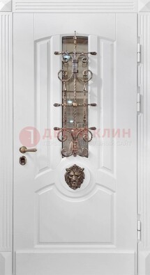 Белая металлическая дверь с виноритом и стеклом с ковкой ДВТ-165 в Саратове