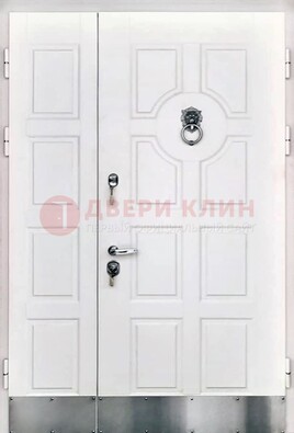 Белая входная дверь с виноритом ДВТ-246 в Саратове