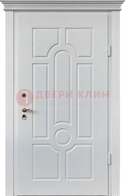 Белая уличная дверь с виноритом для дома ДВТ-247 в Саратове