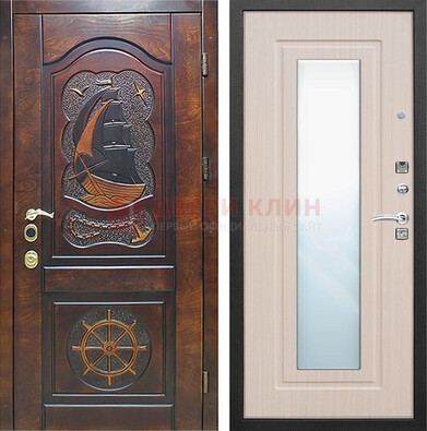 Темная дверь с резьбой и зеркалом внутри ДЗ-49 в Саратове