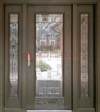 Коричневая стальная дверь с массивом дуба с витражом ВЖ-16 в Саратове