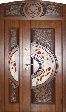 Коричневая двухстворчатая железная дверь с МДФ и витражом ВЖ-37 в Саратове
